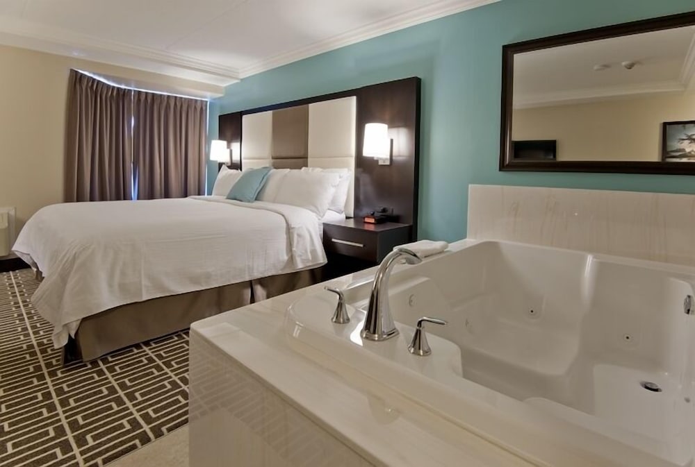 Junior Suite, 1 King Bed, Jetted Tub photo 2