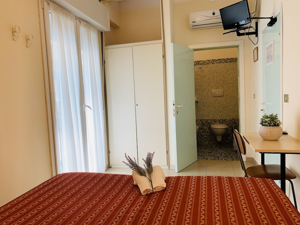Double or Twin Room - Photo 3