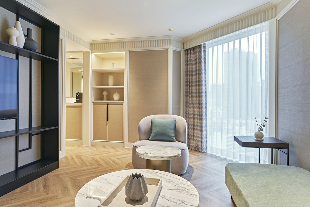 Corner City View Suite Twin