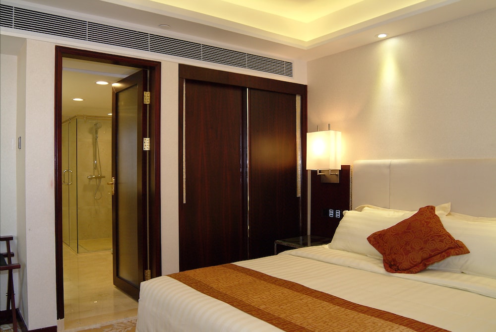 Business Suite - Photo 2