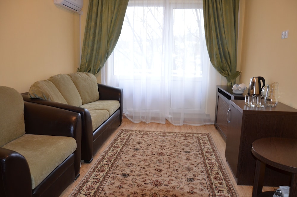 Deluxe Double Room, 2 Bedrooms photo 2