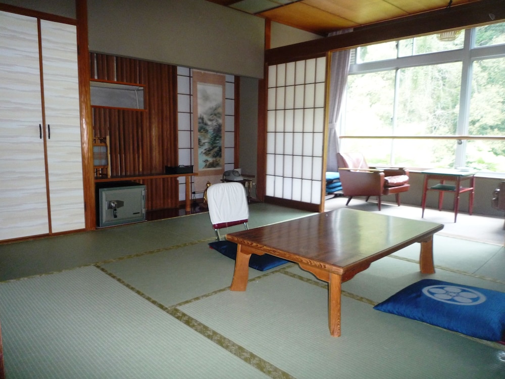 Traditional Room (Japanese Style, with 10 Tatami Mats)