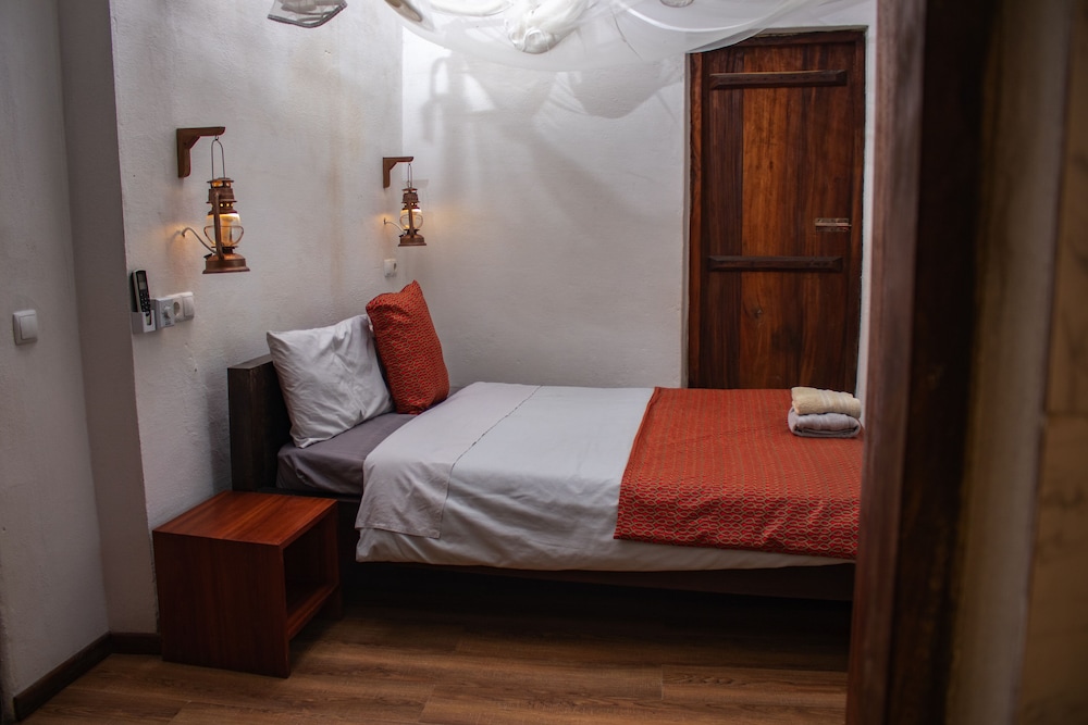 Economy Single Room, 1 Double Bed photo 3