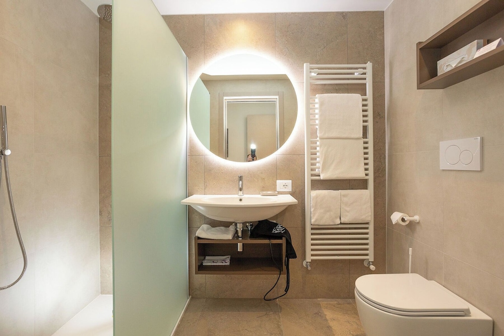 Suite - Photo 7
