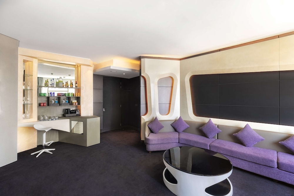 Suite (Round Bed V Suite)