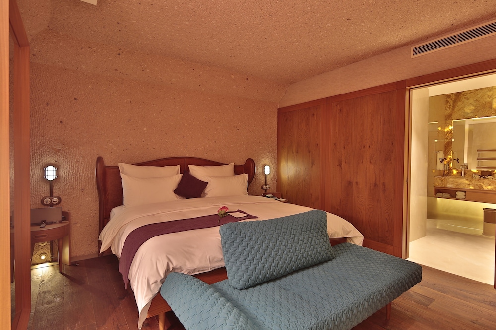 King Cave Suit with Spa Bath ( Aruru )