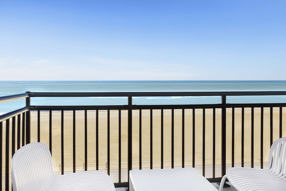 OCEANFRONT ONE BEDROOM SUITE KING BED (PLUS SLEEPER SOFA) - Photo 4