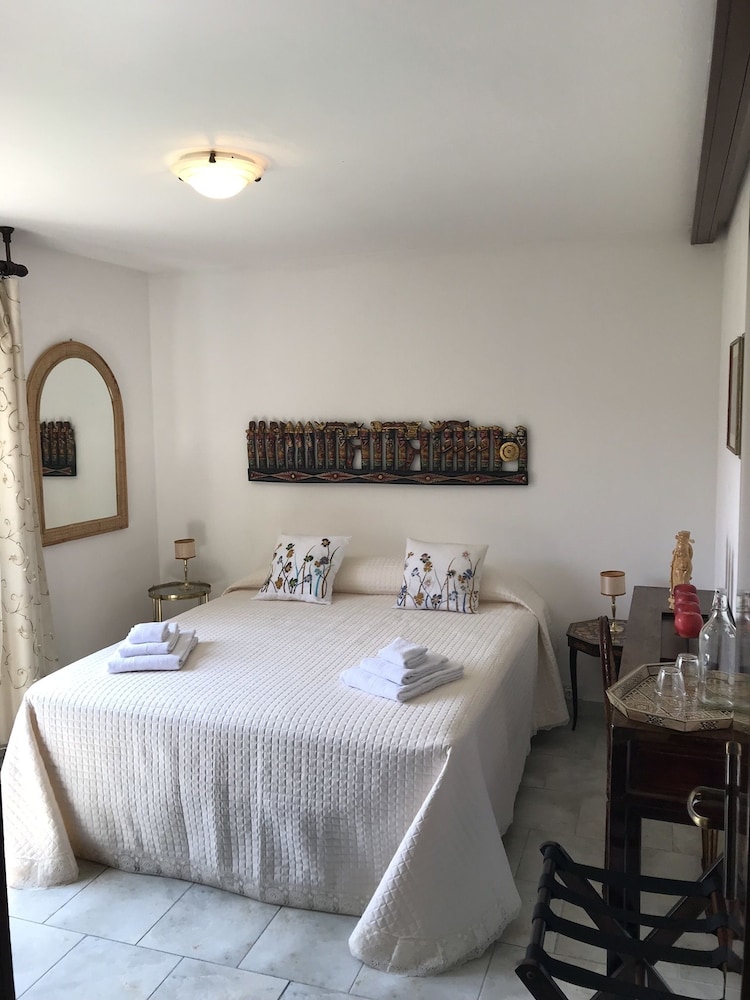 Double Room, Shared Bathroom (Asia) photo 1