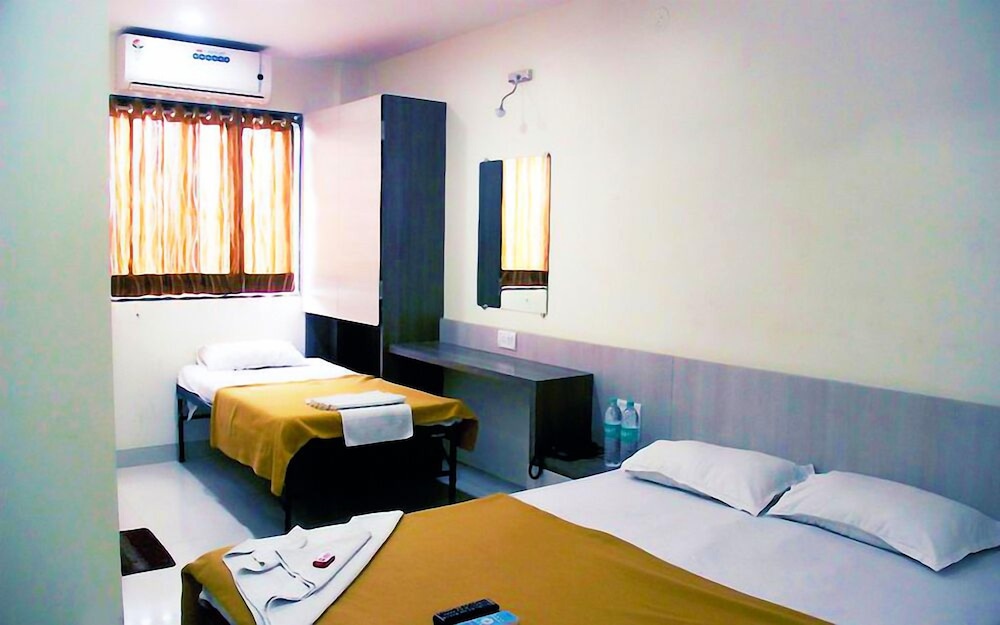 Standard Triple Room, Multiple Beds, City View photo 3