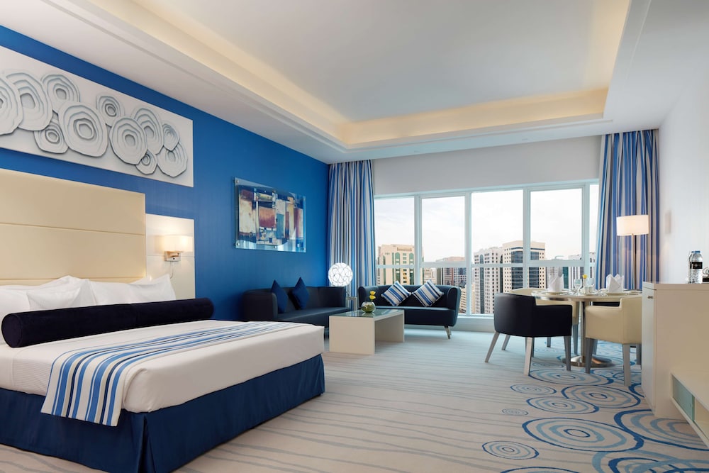 Junior Suite, 1 King Bed, City View photo 1