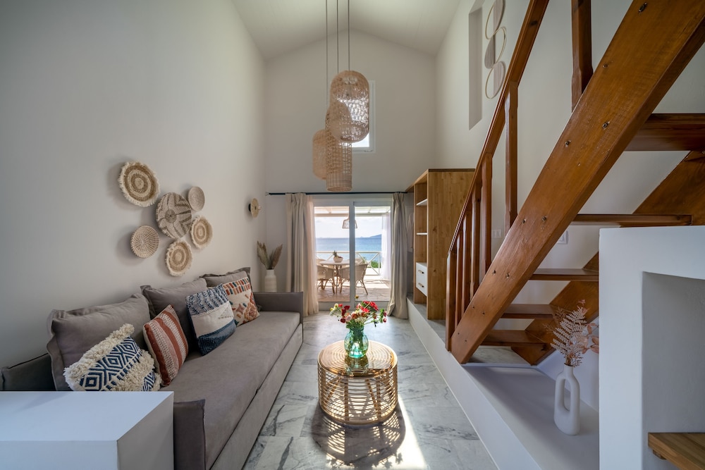Double Room, Multiple Beds, Sea View, Mezzanine (09) photo 1