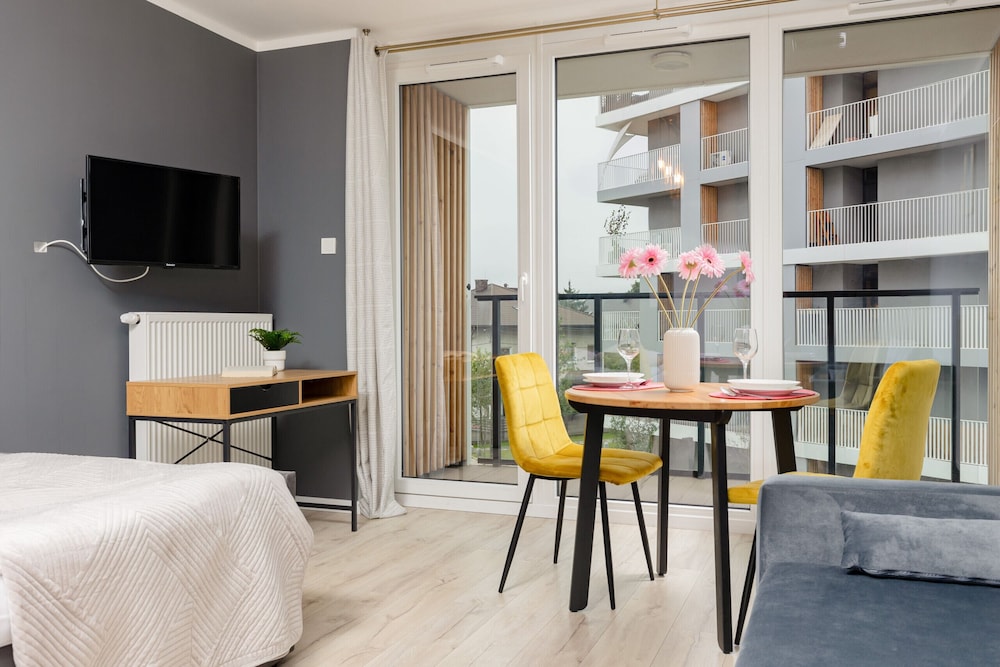Studio, Balcony