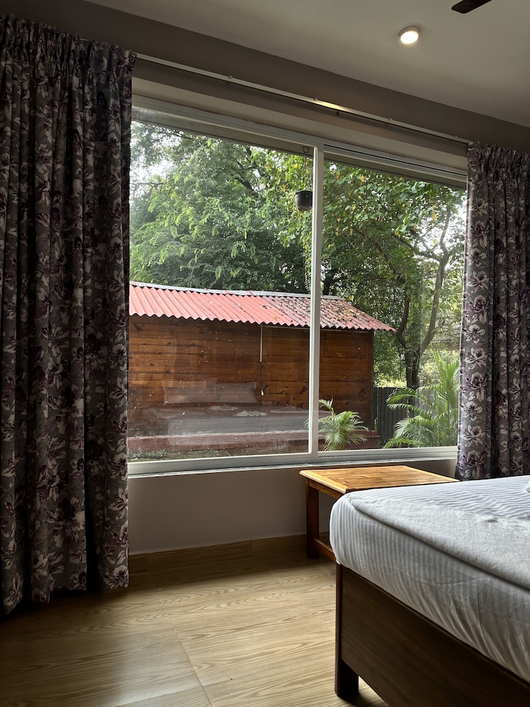 Deluxe Room - Photo 13