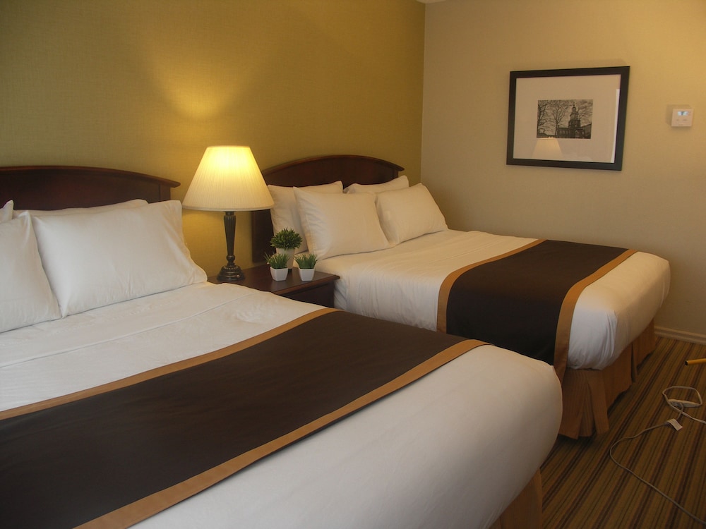 Second Floor, 2 Queen Beds, Non Smoking (Not Pet Friendly) photo 2