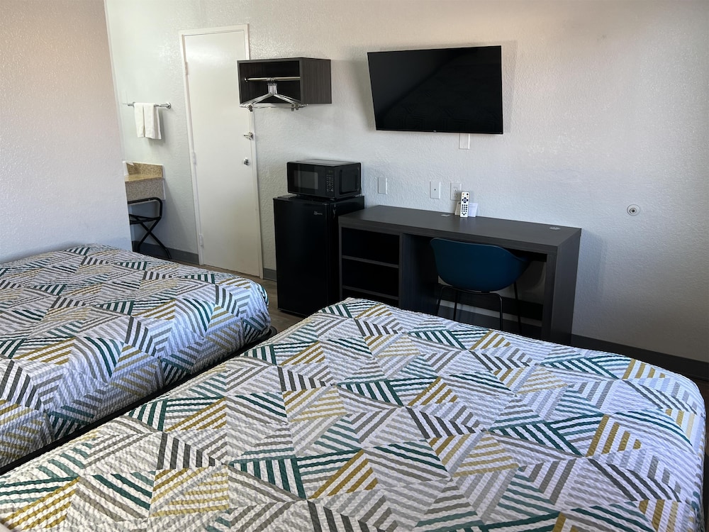 Standard Room, 2 Double Beds, Smoking, Refrigerator & Microwave photo 1
