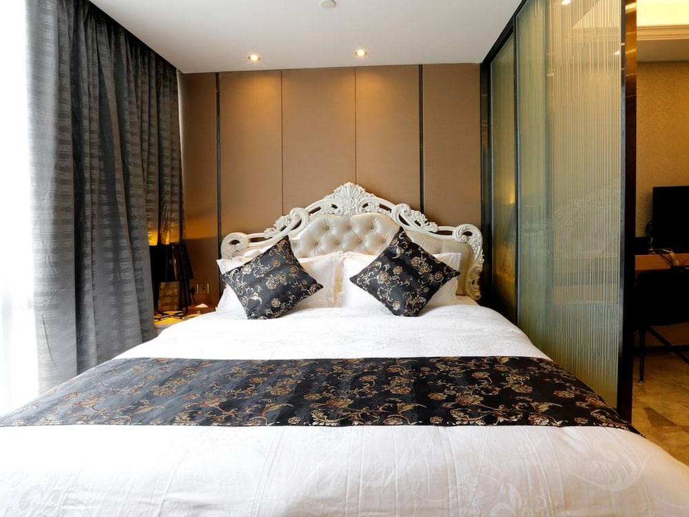 Executive Studio with Queen Bed (Free Shuttle in Canton Fair)