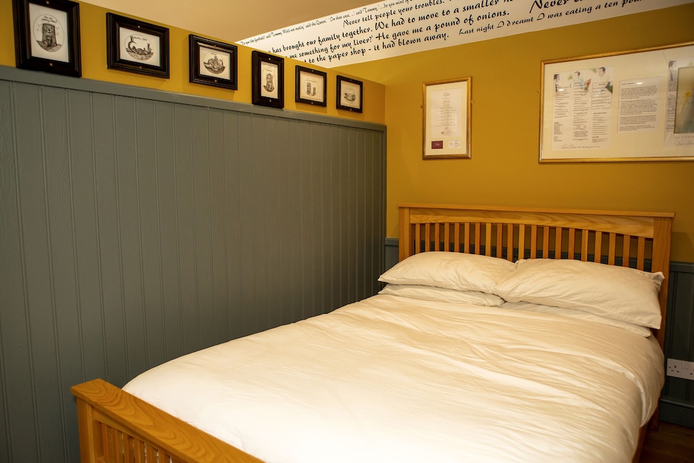 Executive Suite - Photo 2
