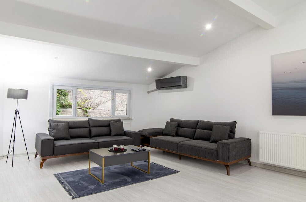 Villa photo 3