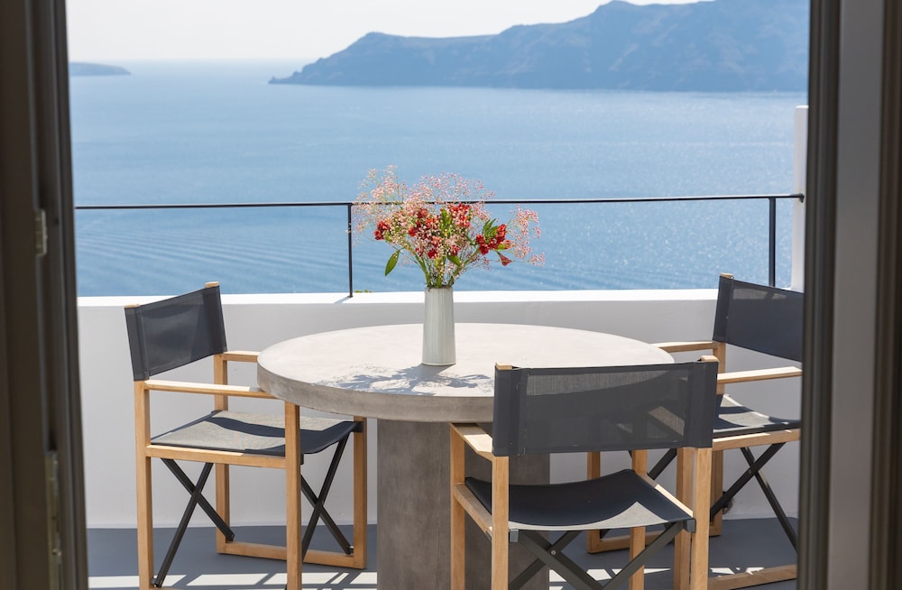 The Shipbuilder's Suite with Hot Tub & Caldera View - Photo 17