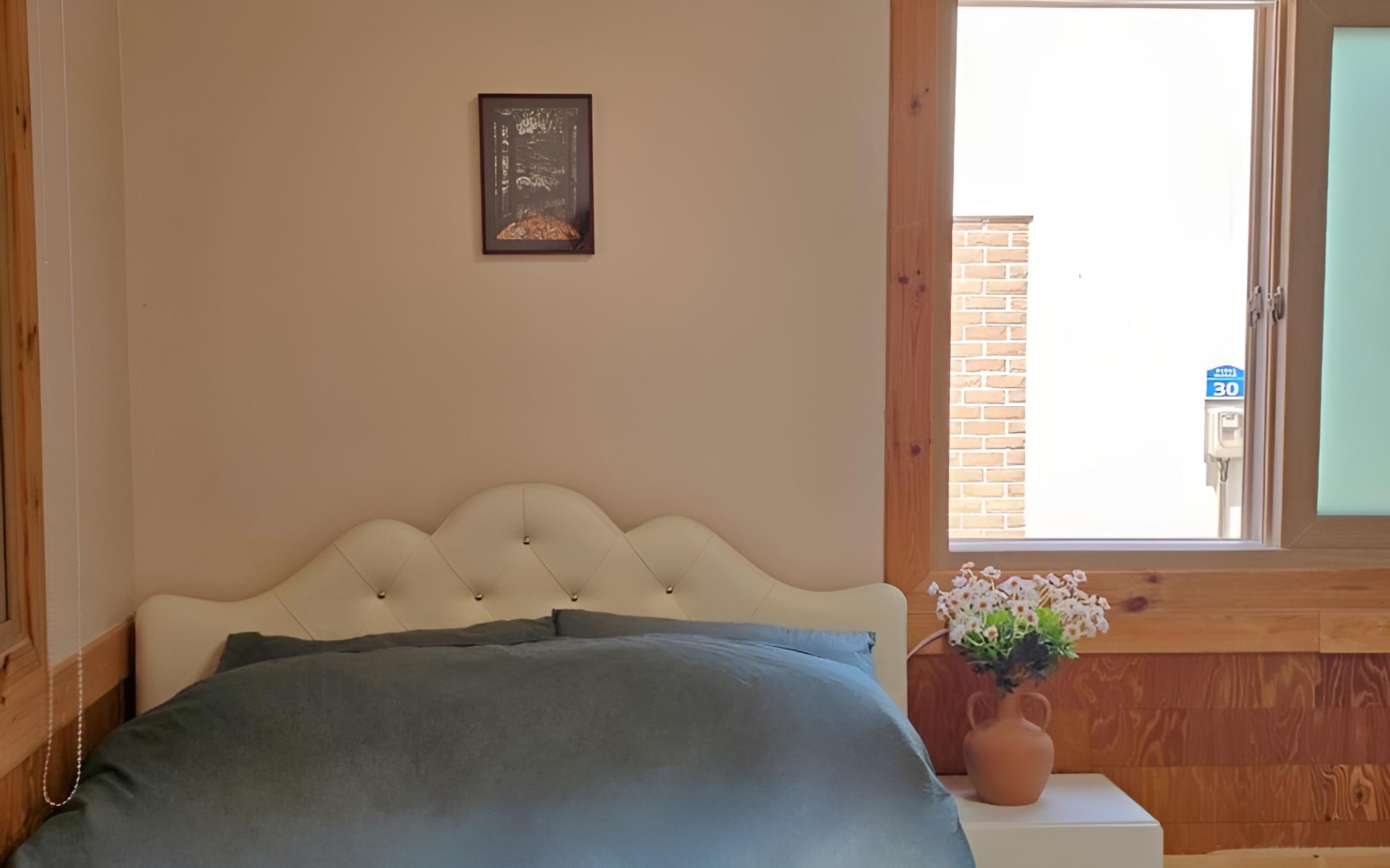 Room (Hamil)
