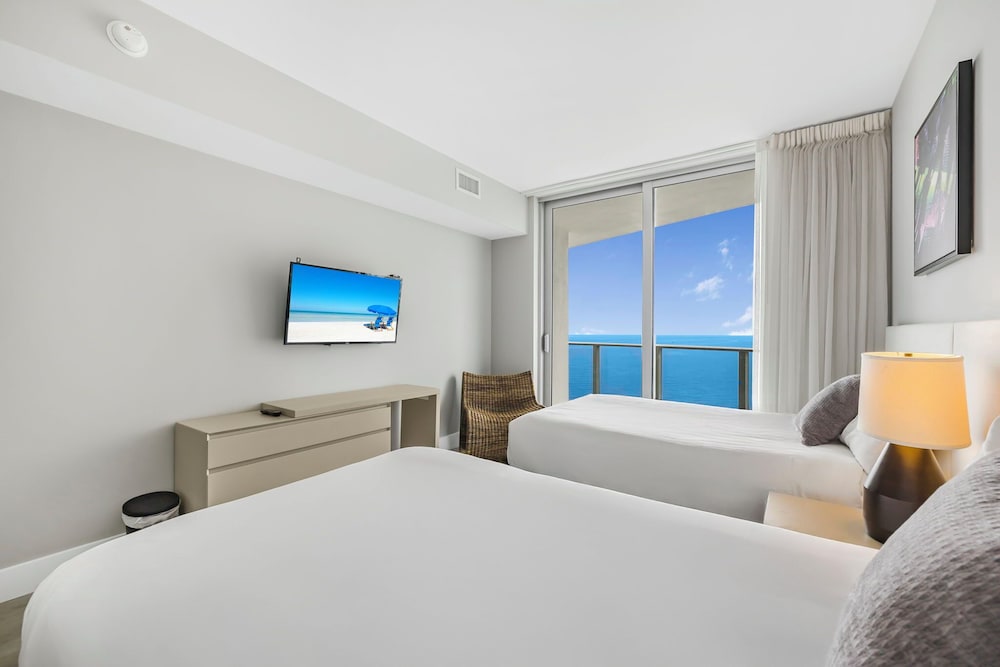 Luxury Apartment, 2 Bedrooms, Ocean View photo 2