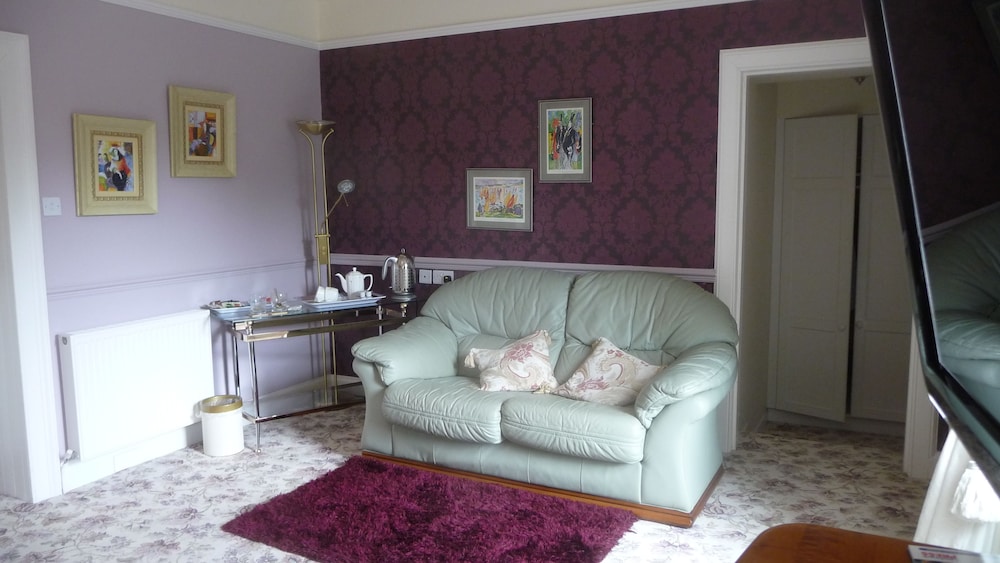 Standard Suite, 1 King Bed, Courtyard View (Room 4) photo 3