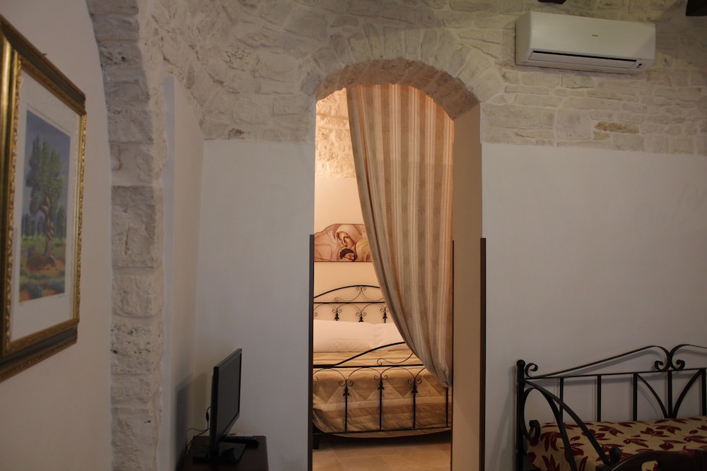 Economy Trullo (2 Adults)