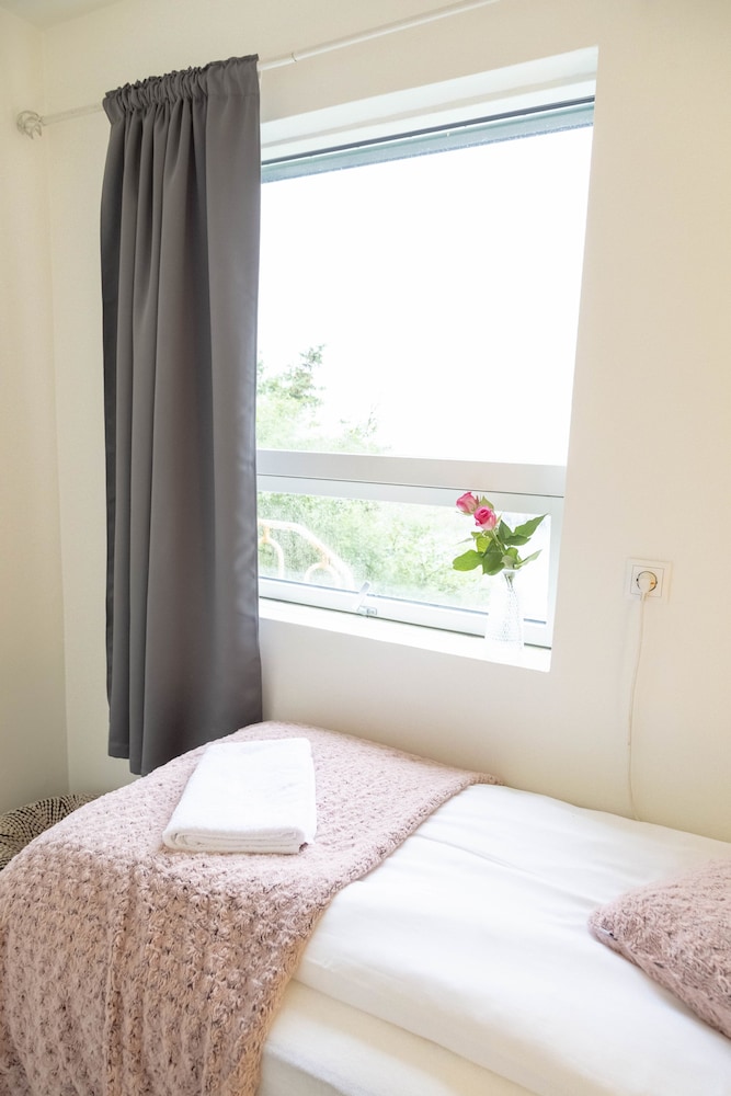Single Room, Private Bathroom