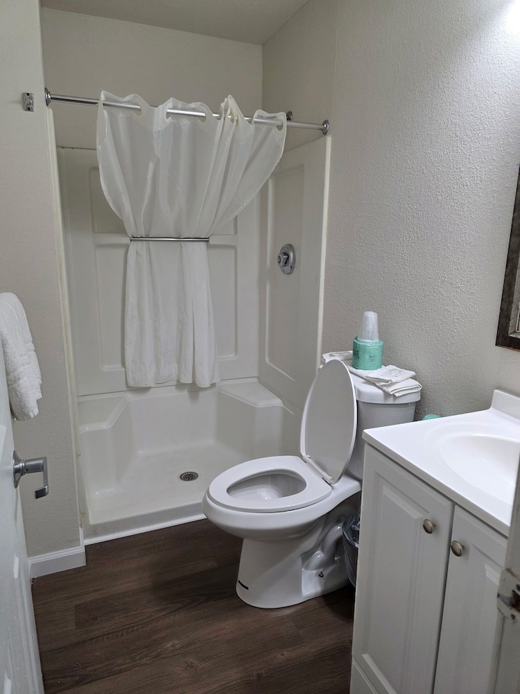 Single Room, Mobility Accessible photo 3