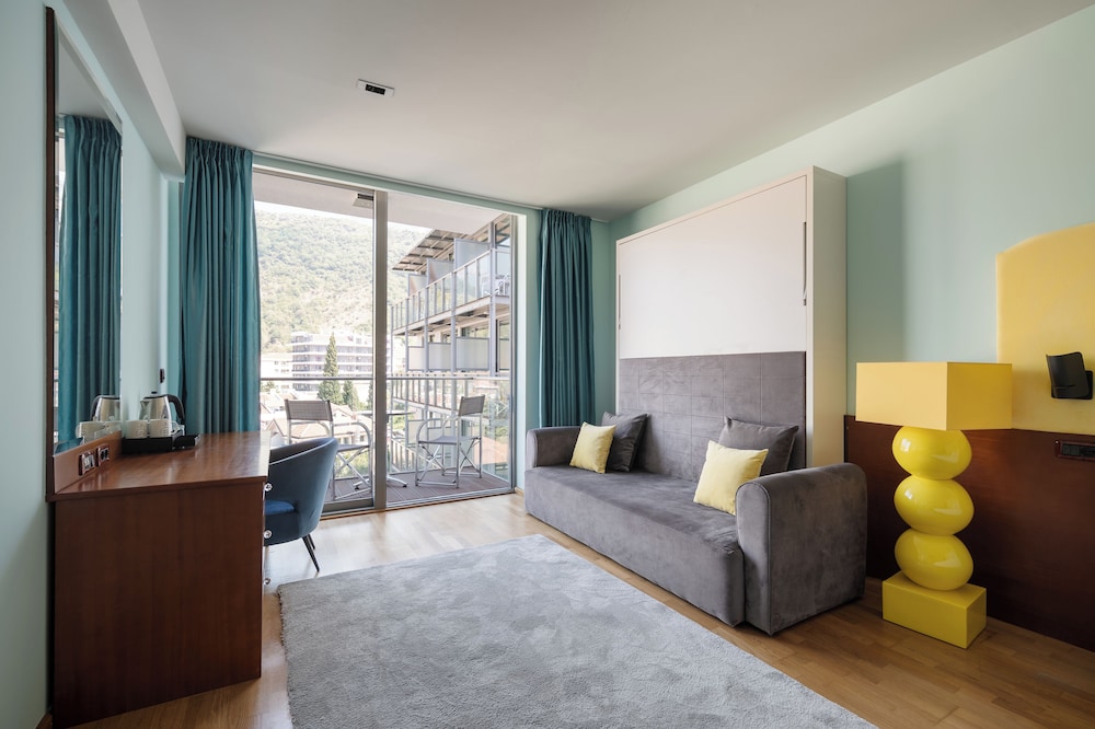 Premium Room (3 pax) photo 3