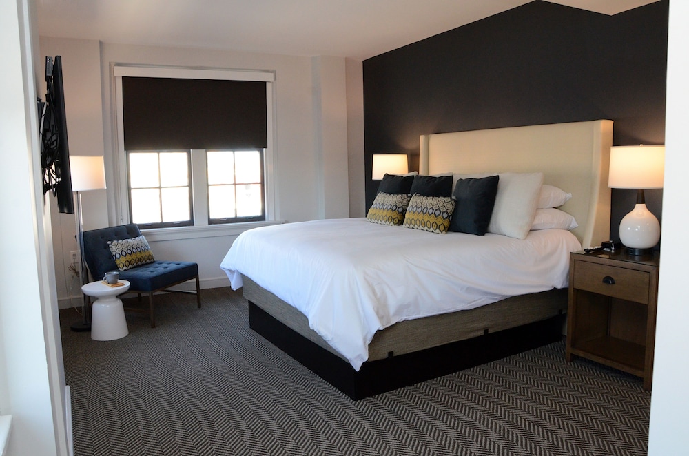 Room, 1 King Bed photo 1