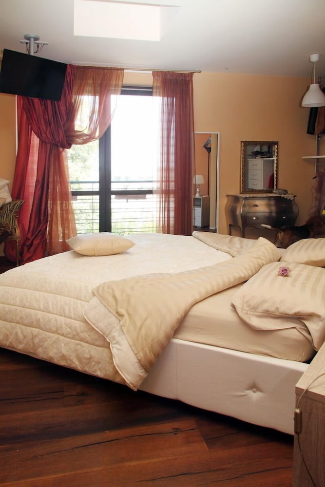 Deluxe Double Room, 1 King Bed, Jetted Tub, Sea View photo 1