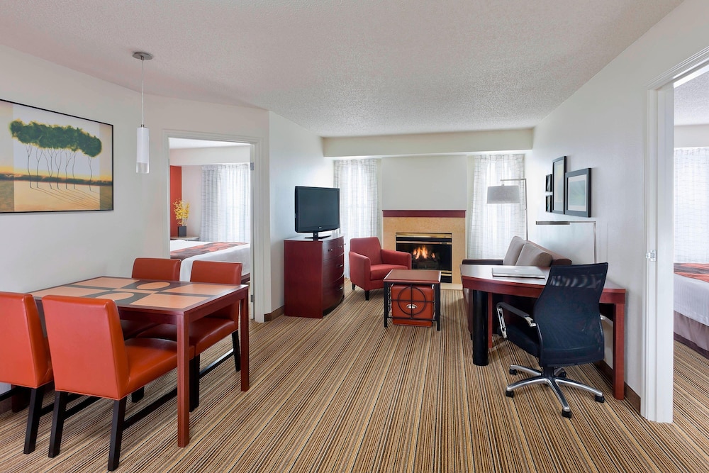 Suite, 2 Bedrooms, Fireplace - Photo 1