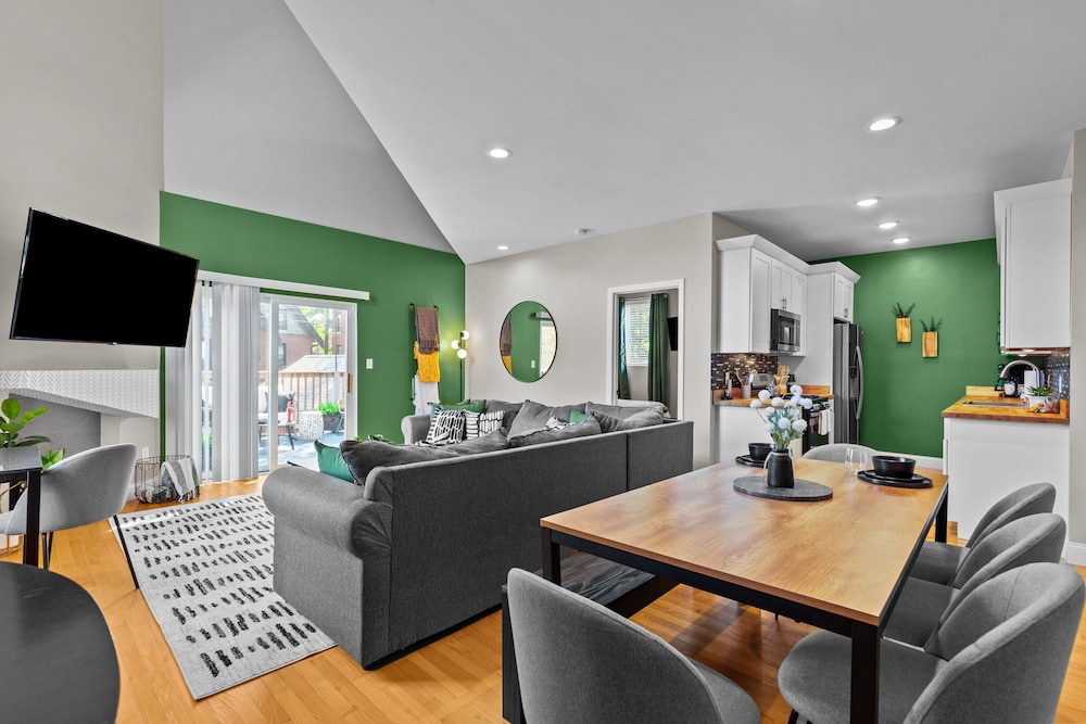 House, Multiple Beds, Patio, City View photo 1