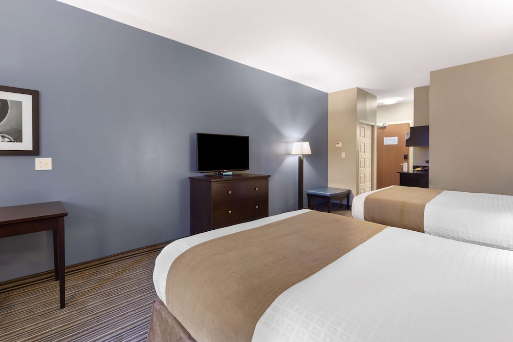 Suite, 2 Queen Beds, Non Smoking, Kitchenette (with Sofabed)