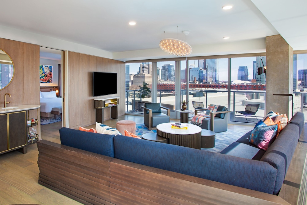 Suite, 1 Bedroom, Balcony, City View - Photo 7
