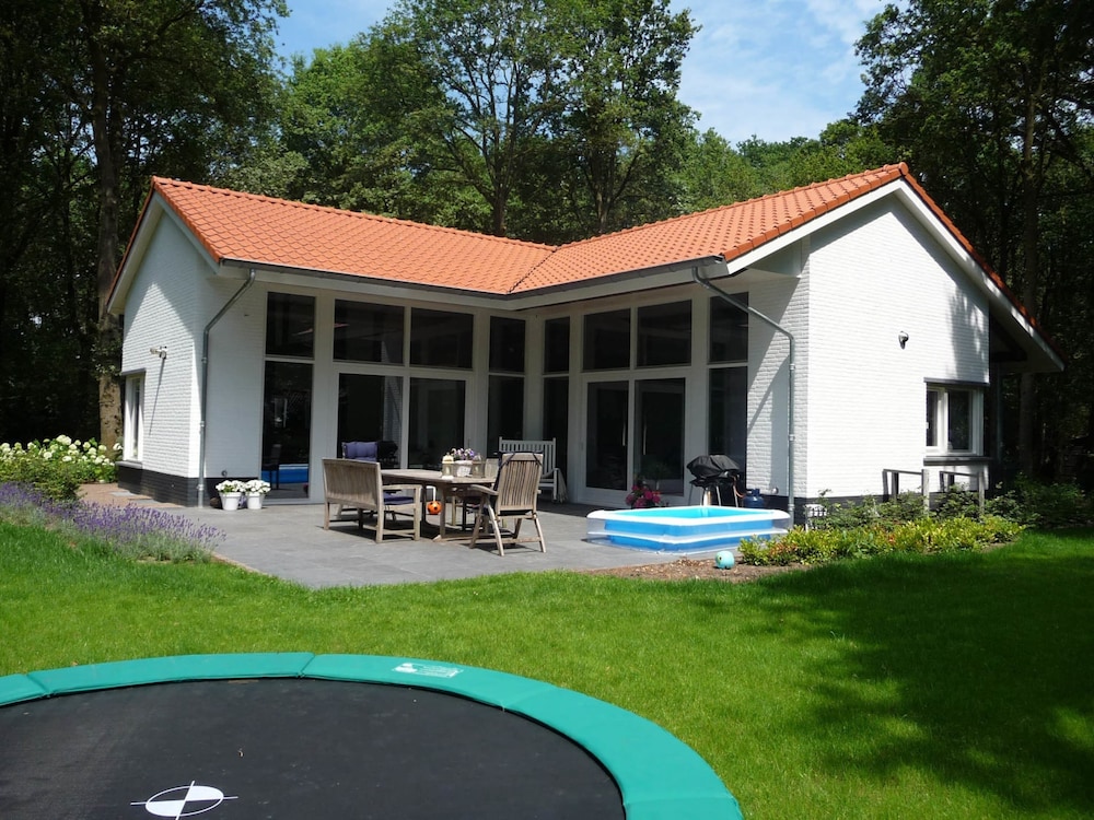 Villa photo 1