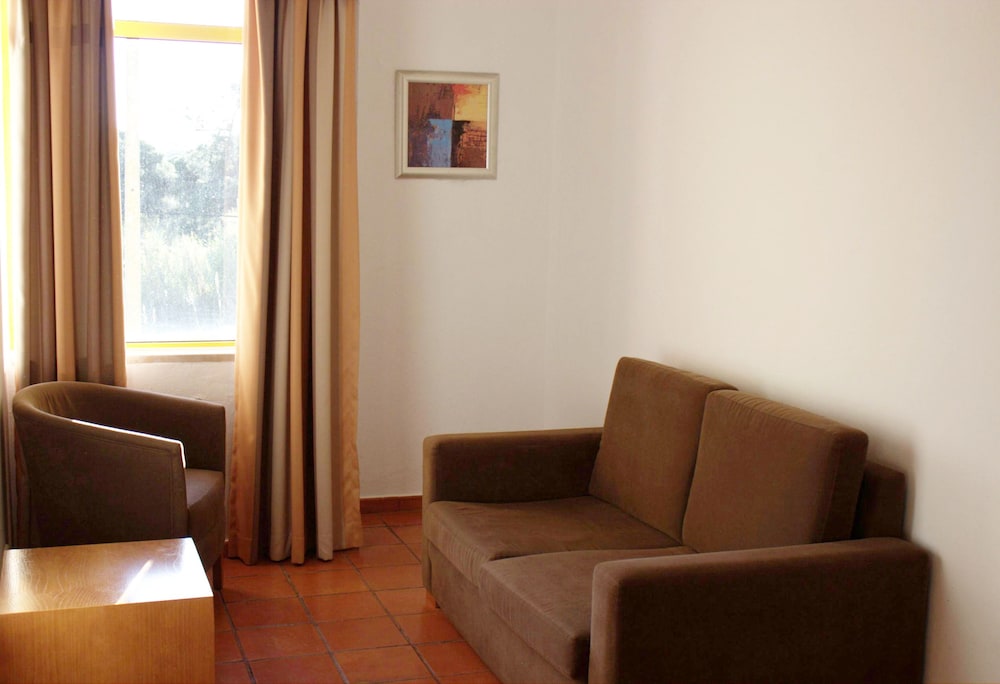 Family Room (3 Adults) - Photo 1