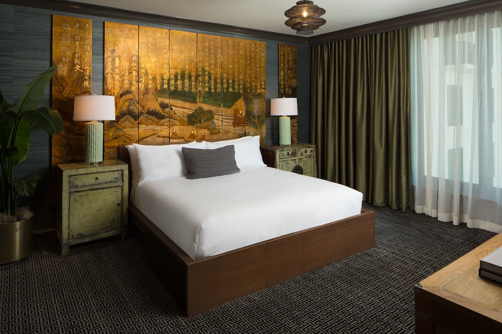 Signature Suite