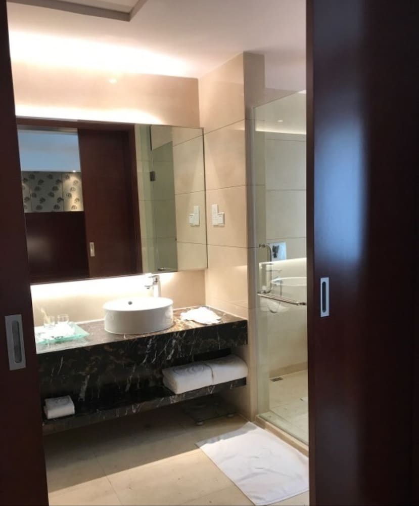 Twin / Double Room with City View photo 3
