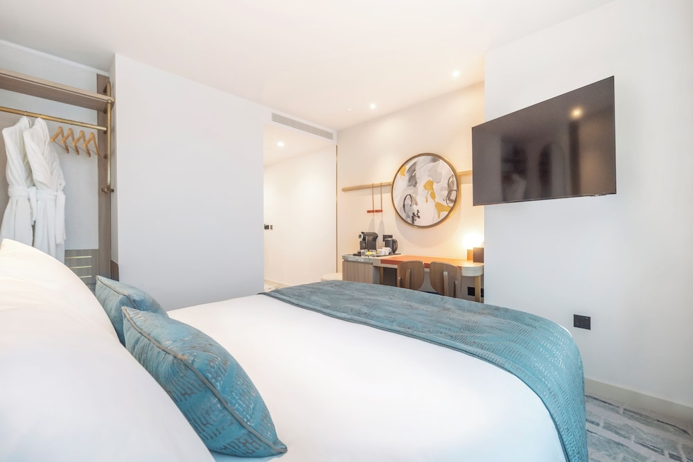 Deluxe Twin Room photo 2