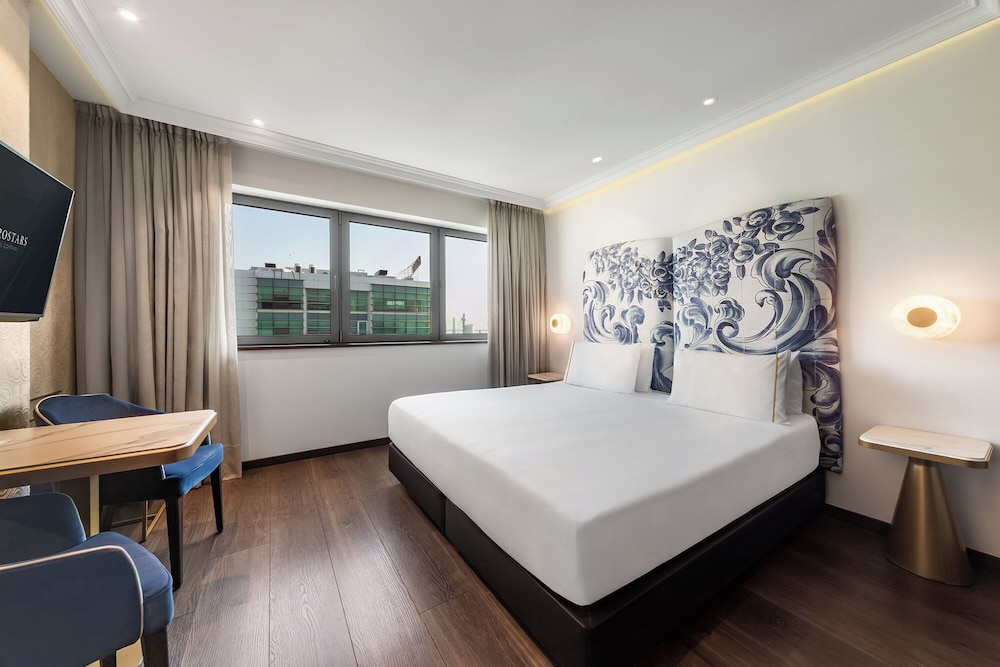 Deluxe Double Room Single Use, City View - Photo 15