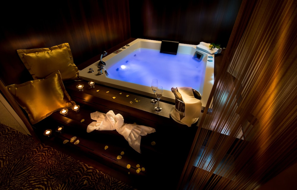 Suite, Jetted Tub - Photo 1