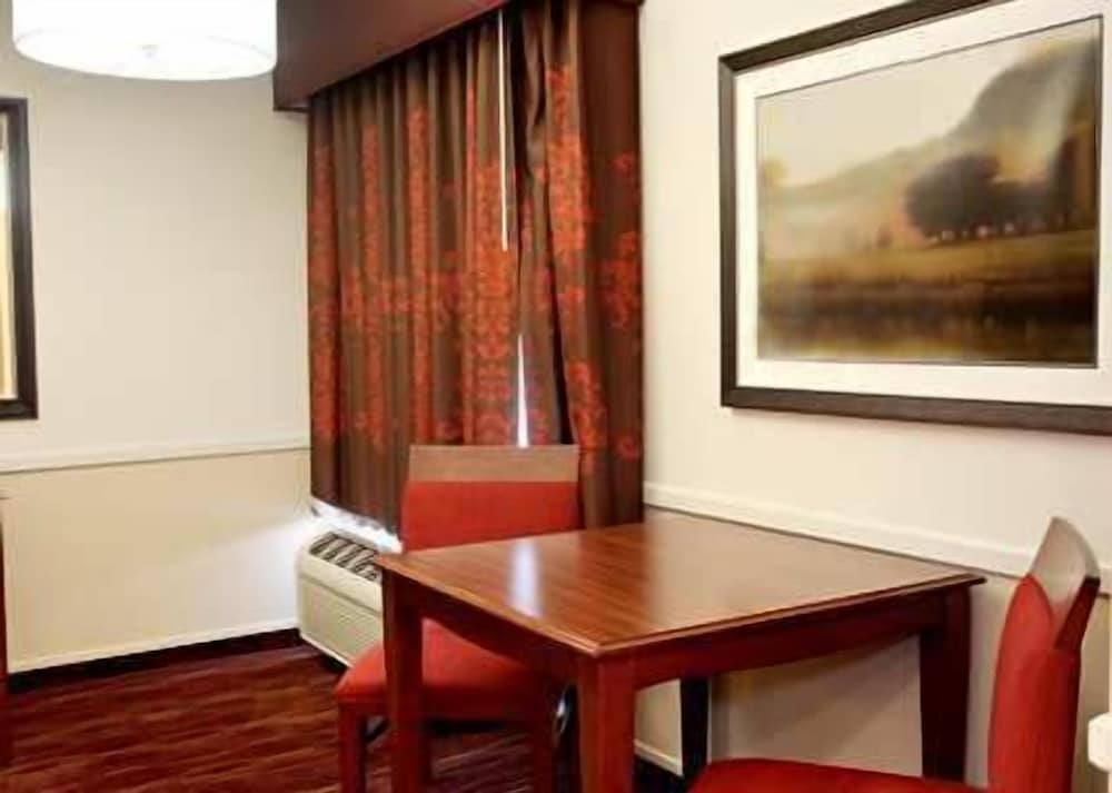 Suite, Accessible, Non Smoking - Photo 2