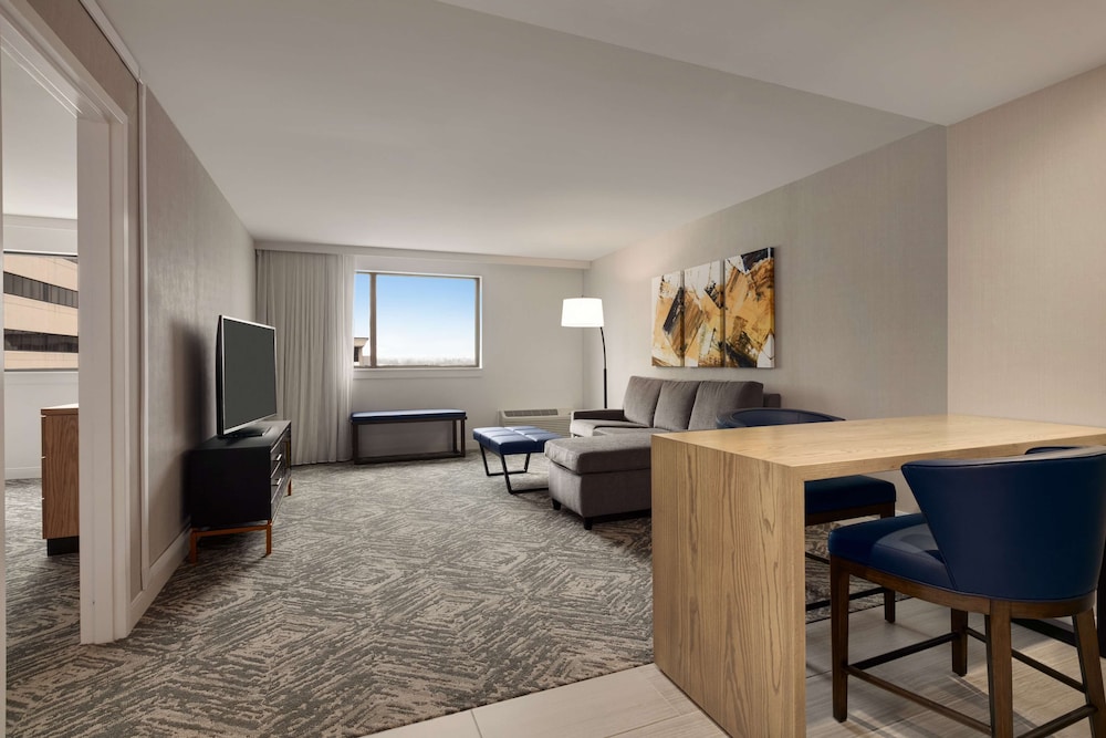Suite, 1 King Bed, Accessible, Bathtub (Mobility & Hearing, 2 Rooms) - Photo 1