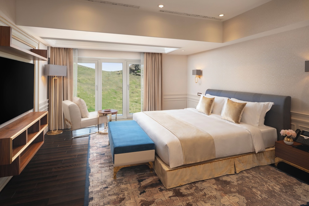 Executive Suite - Photo 7