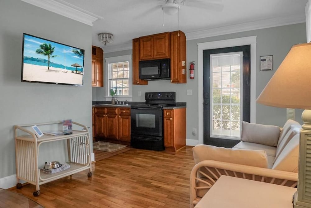 Suite, 1 Bedroom, Non Smoking, Kitchen (King Suite with Full Kitchen) photo 3