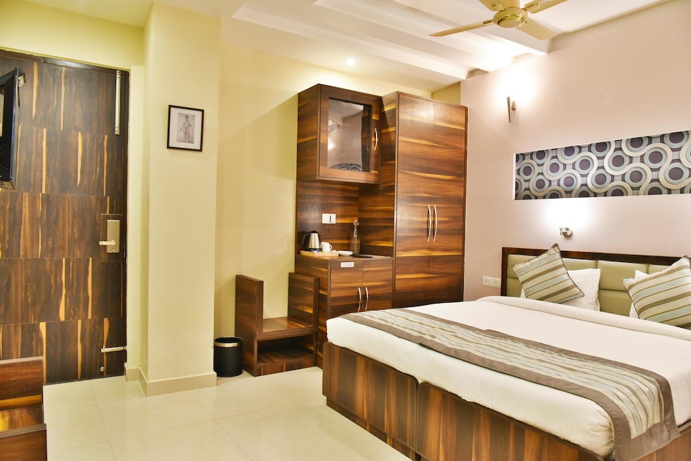 Premier Room, Balcony