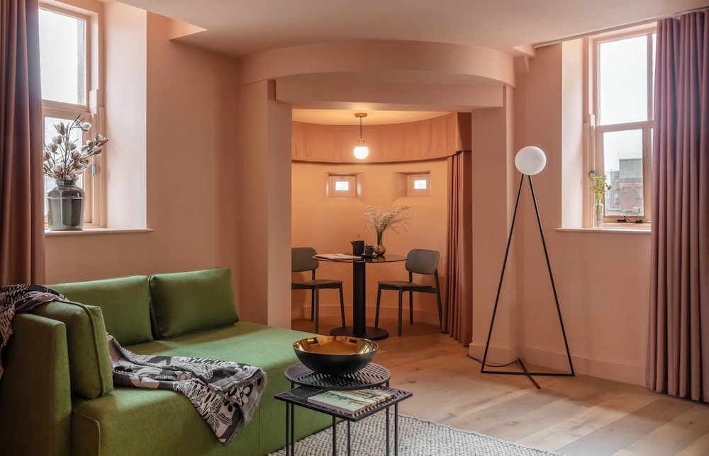One Bedroom Suite - Photo 9