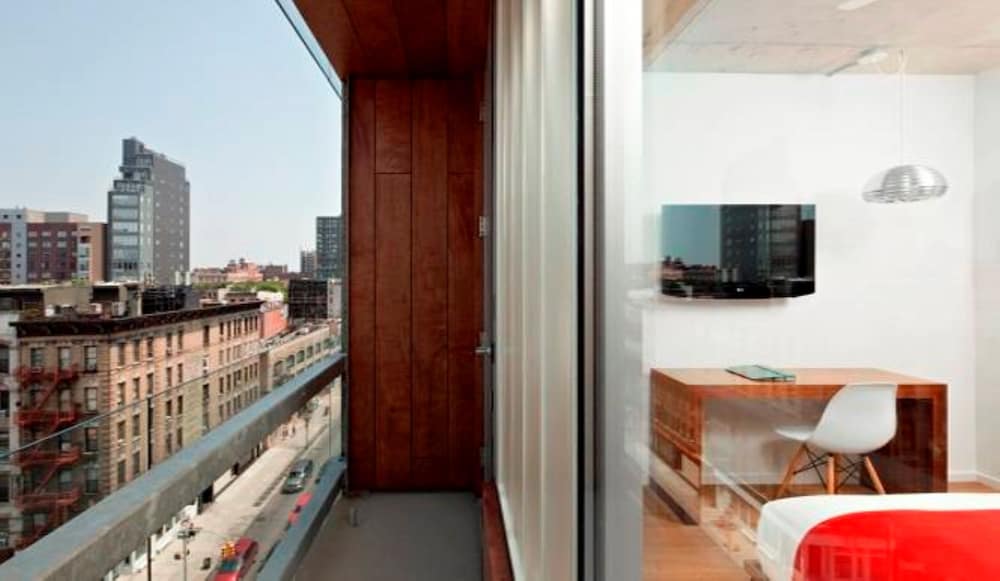 Superior Queen Room with Balcony